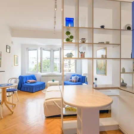 Silver Apartment *