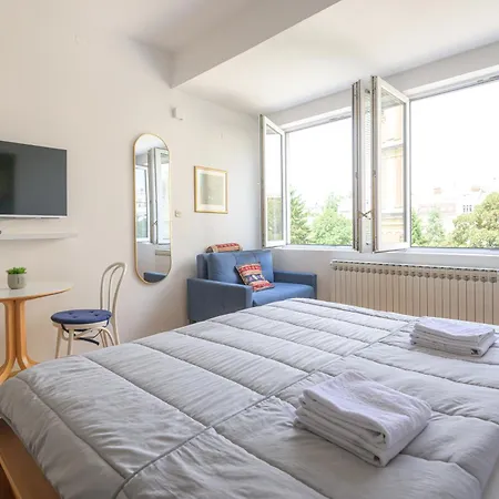 Silver Apartment *